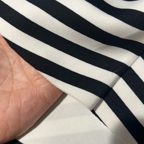 Abercrombie & Fitch Striped Black & White Raw Hem Mini Skirt Size S - Picture 11 of 12